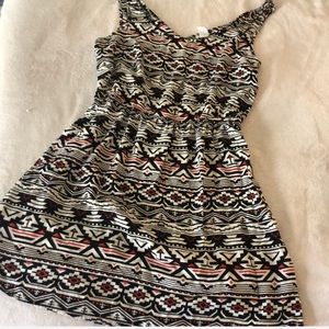 Patterned summer dress *OPEN BACK